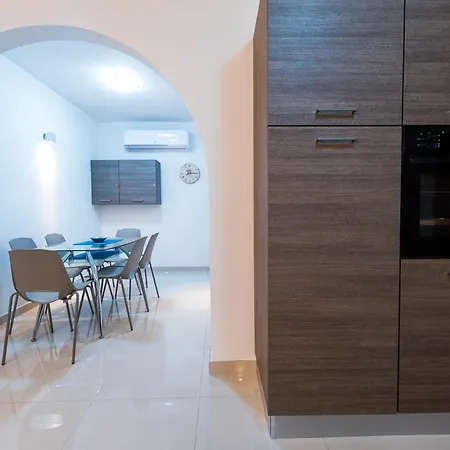 Sh6a - 2 Bedroom In Qawra Apartment St. Paul's Bay